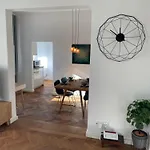 Grosse Wohnung In Westend